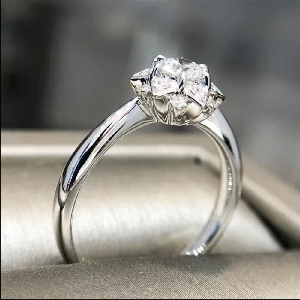 New Women’s 925 Silver Flower Diamond Ring - Picture 5 of 5